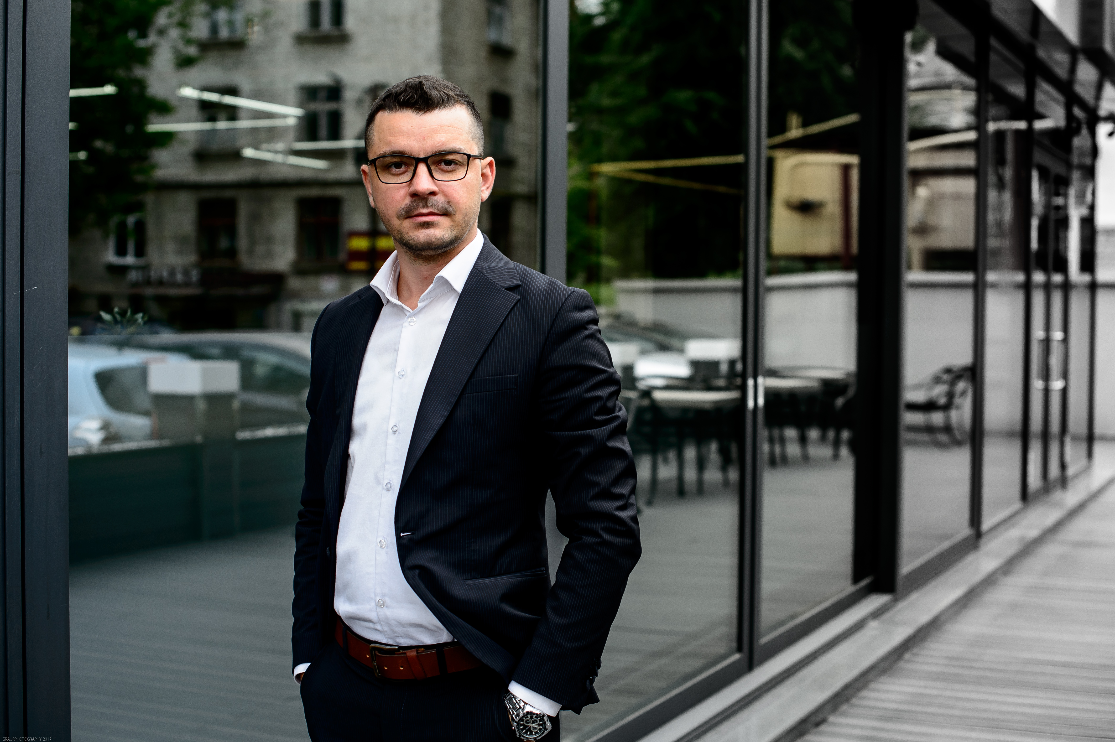 Почему квартиру стоит продавать с помощью одного специалиста? 17 аргументов эксперта по недвижимости